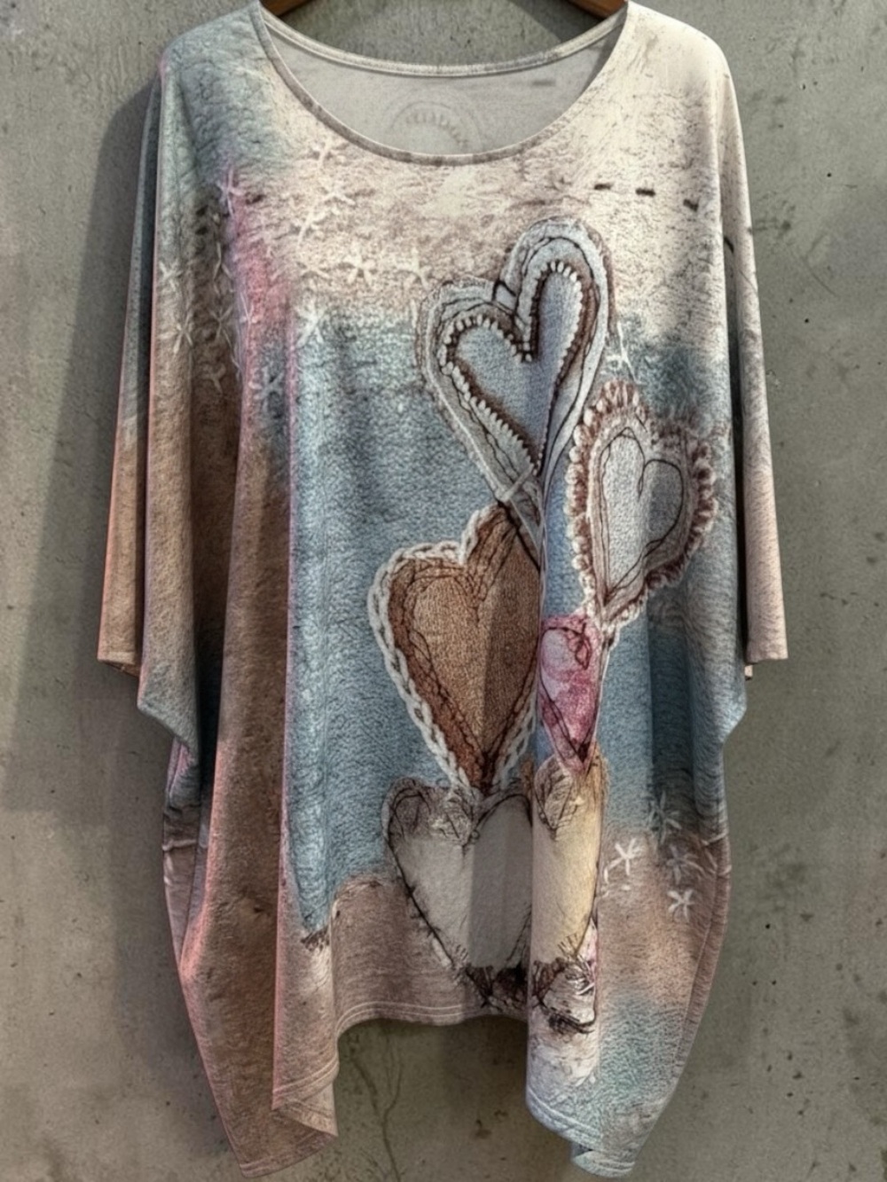 Sz 4X  Heart-Print Flowing Tunic in Pastel Blue and Beige. Batwing sleeve